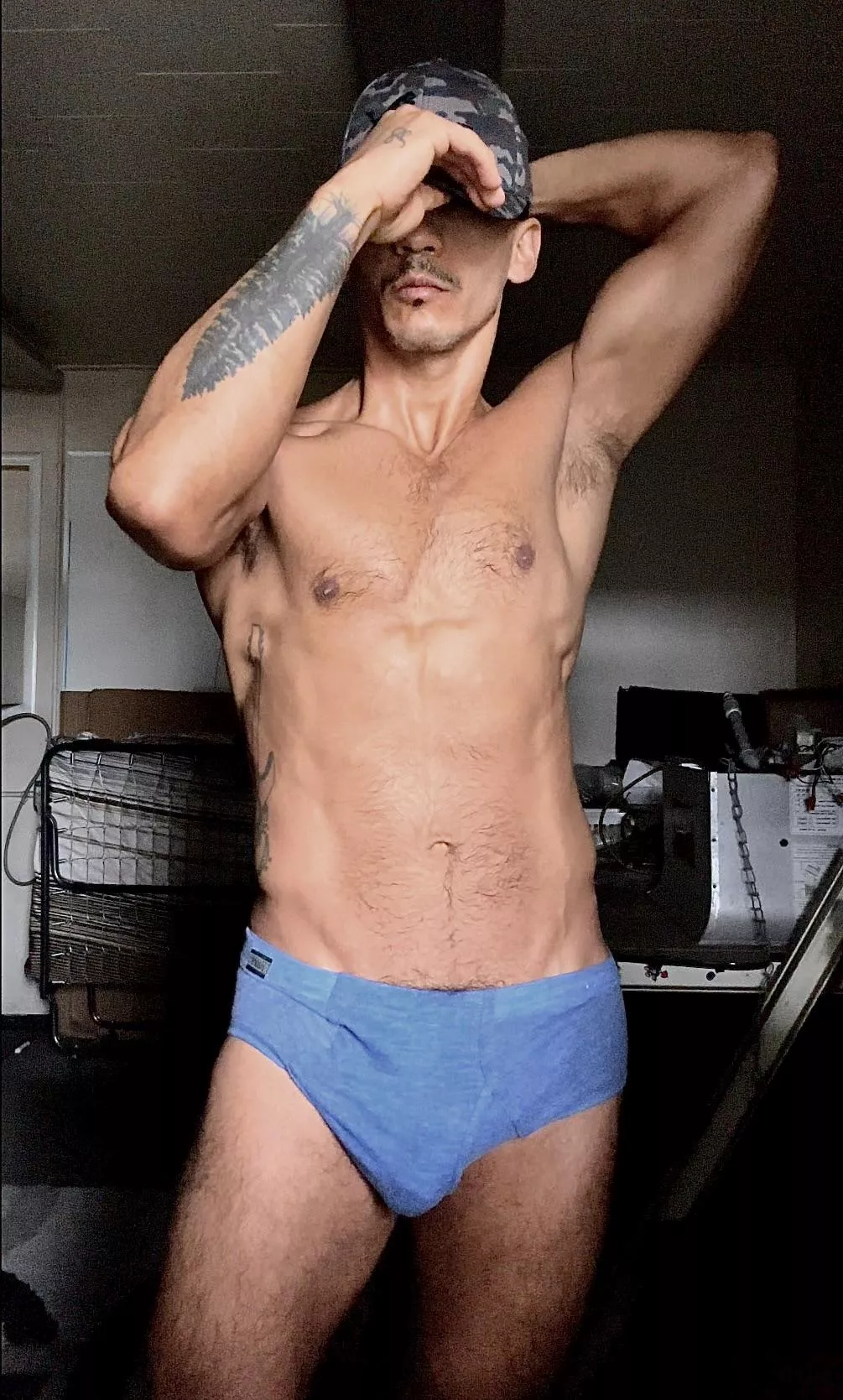 Sweaty and musky scents  posted by jluis2024