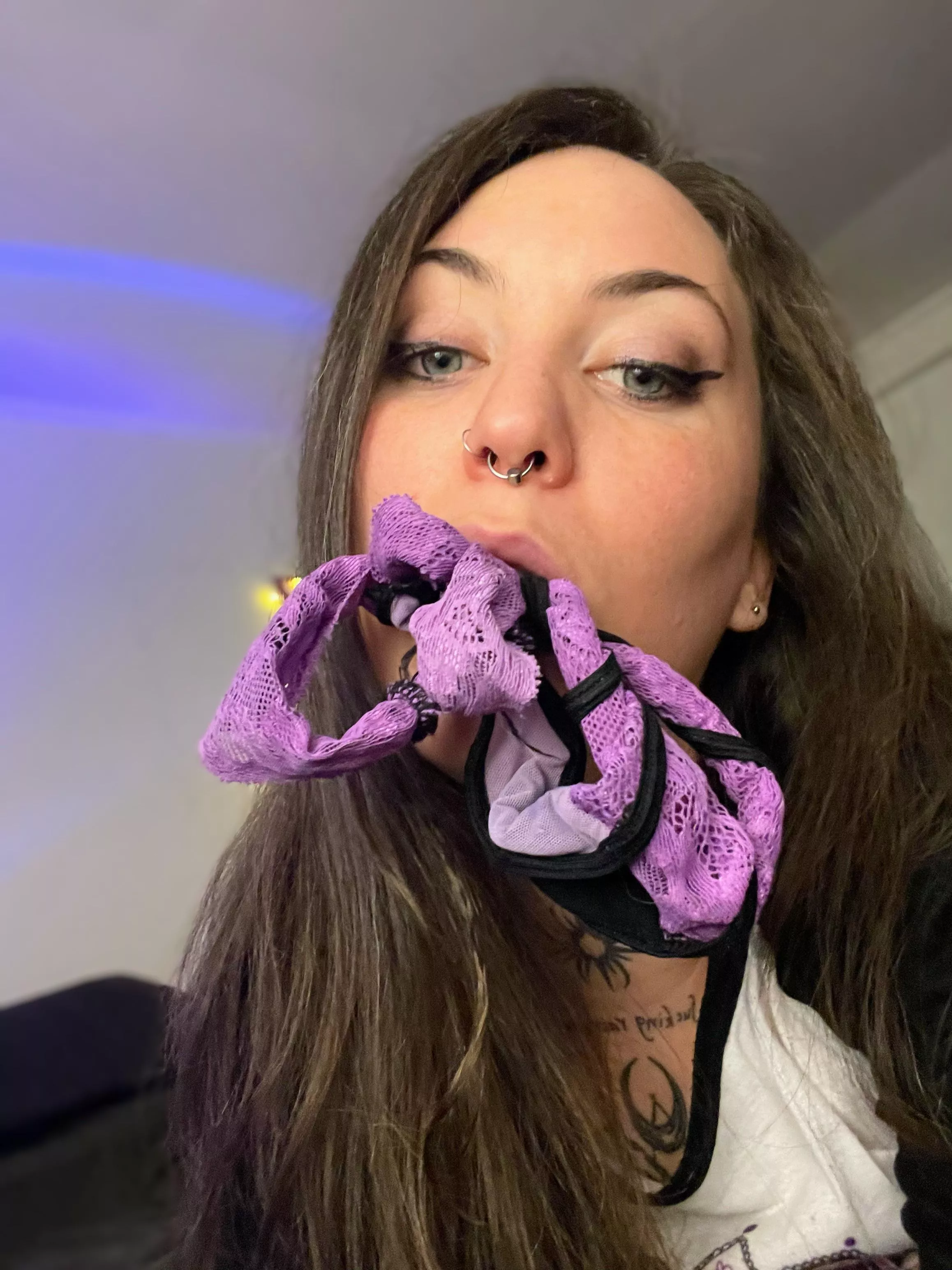 This make me so horny  posted by mandarinawine2