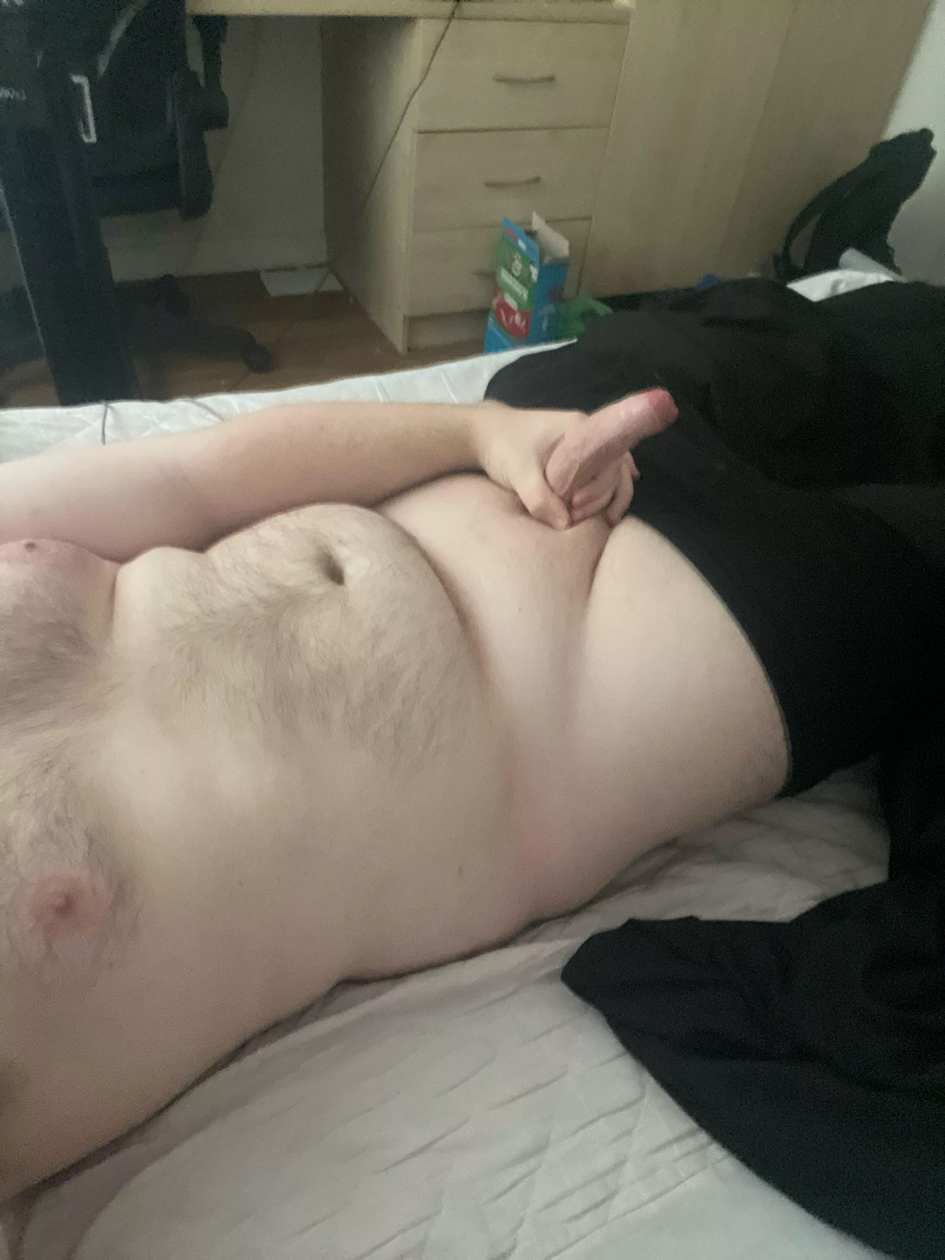Would anyone actually wanna help out a 20yo chubby guy (DMs open) posted by KeyOfSkull
