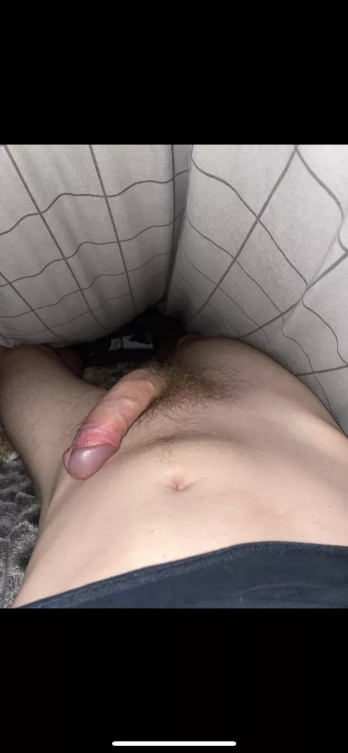 Would you sneak into my room? 23 Ldn by icantdecidewhatt