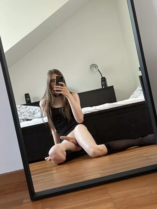 are you into alt girls who pack a little extra? ;P by VIVISECTEDG1RL