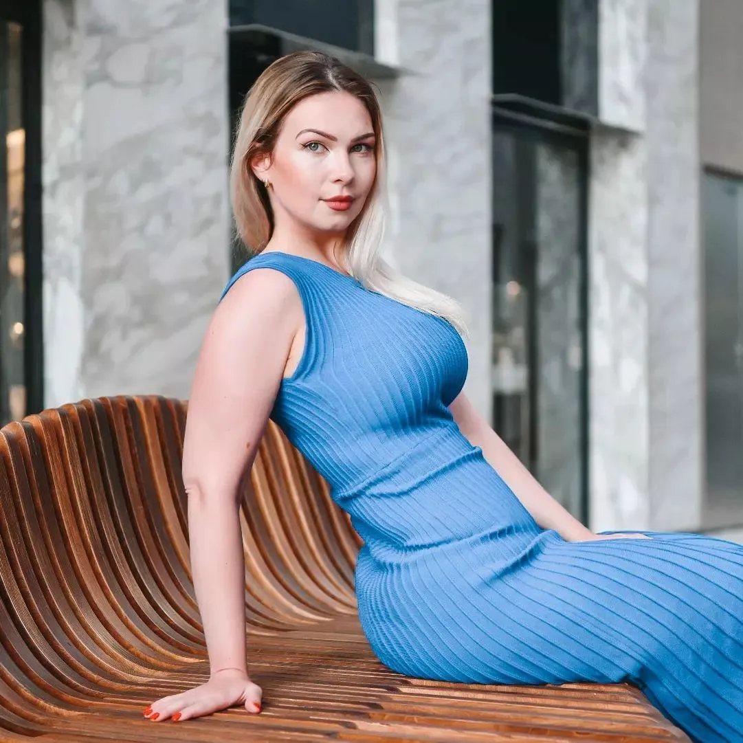 blue dress posted by figurephilosopher