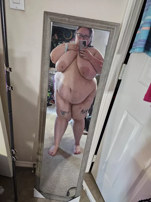 Curves for days and constantly horny by Dependent-Ad7486