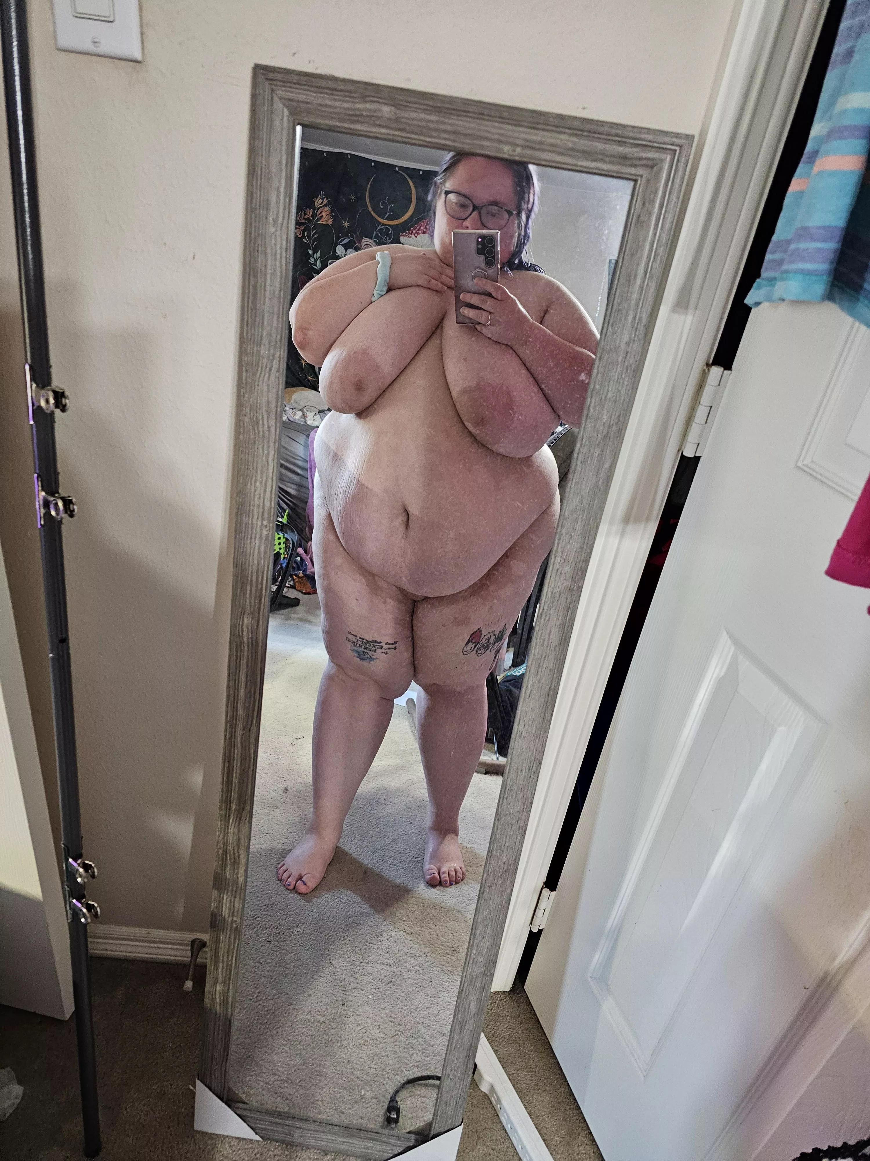 Curves for days and constantly horny posted by Dependent-Ad7486