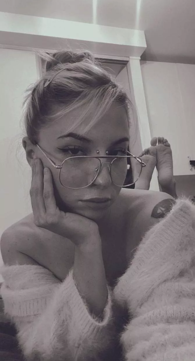 Do you like sucking on fingers/toes or getting yours sucked?  posted by AlexaxParker