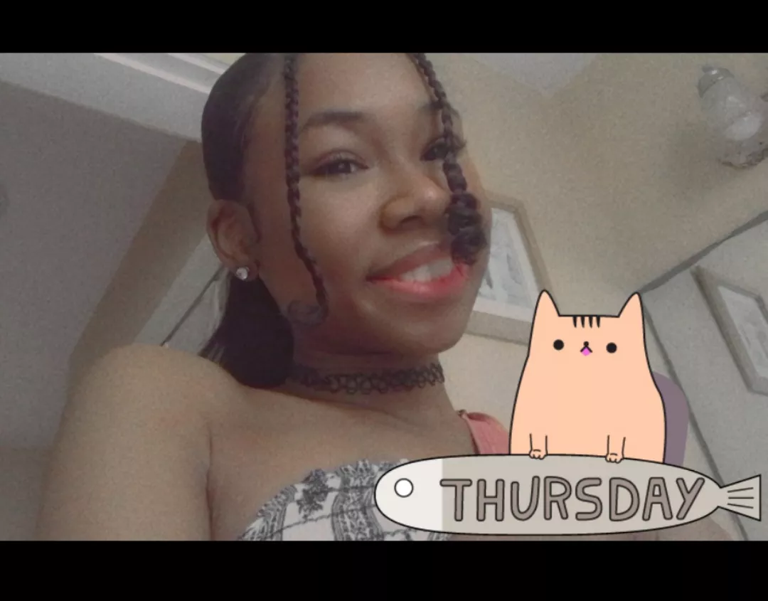 Hope everyone's having a good Thursday <3 it's a holiday for mee 😊😊 posted by blueFloress