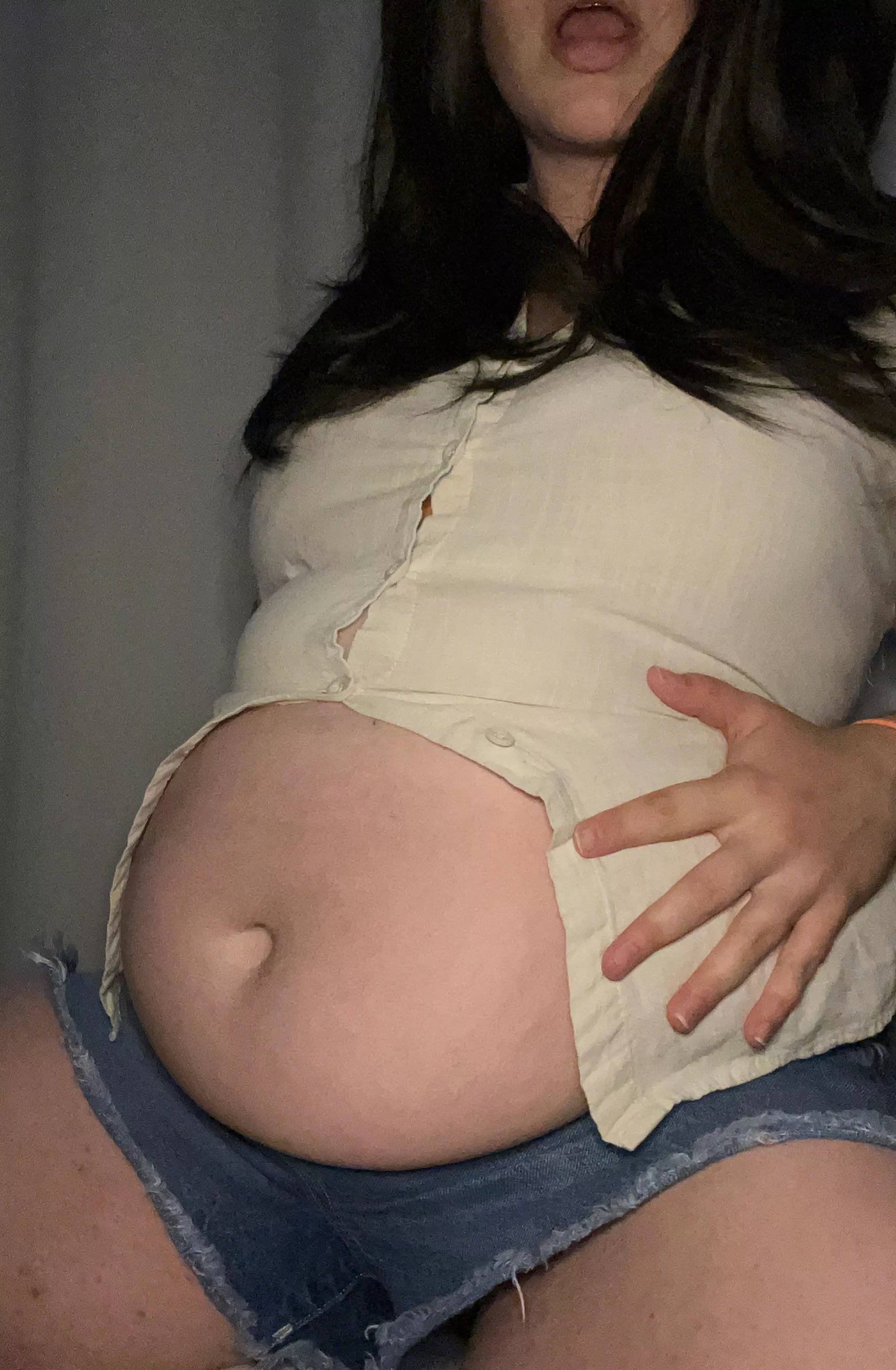 I just couldn’t help myself… I don’t know what happened, this shirt used to fit me so well posted by hefty_belly_bella