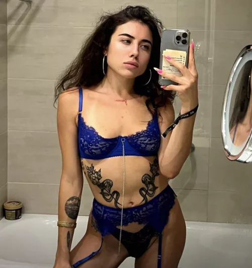 My favorite mirror for selfies by attractivebaby