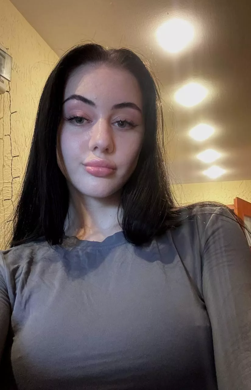 Quik selfie before friends meeting posted by Delicious_Froyo9323