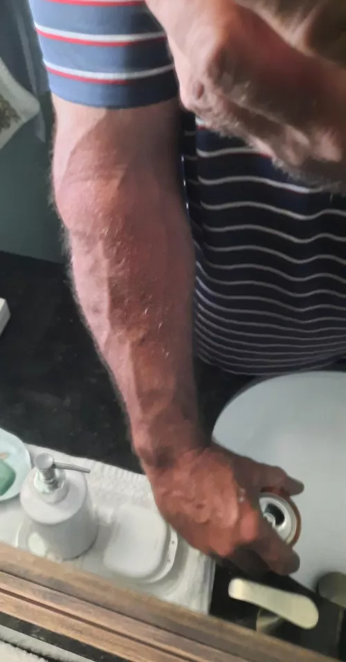 Sink pic with beer. Dont know why but... by nt011819