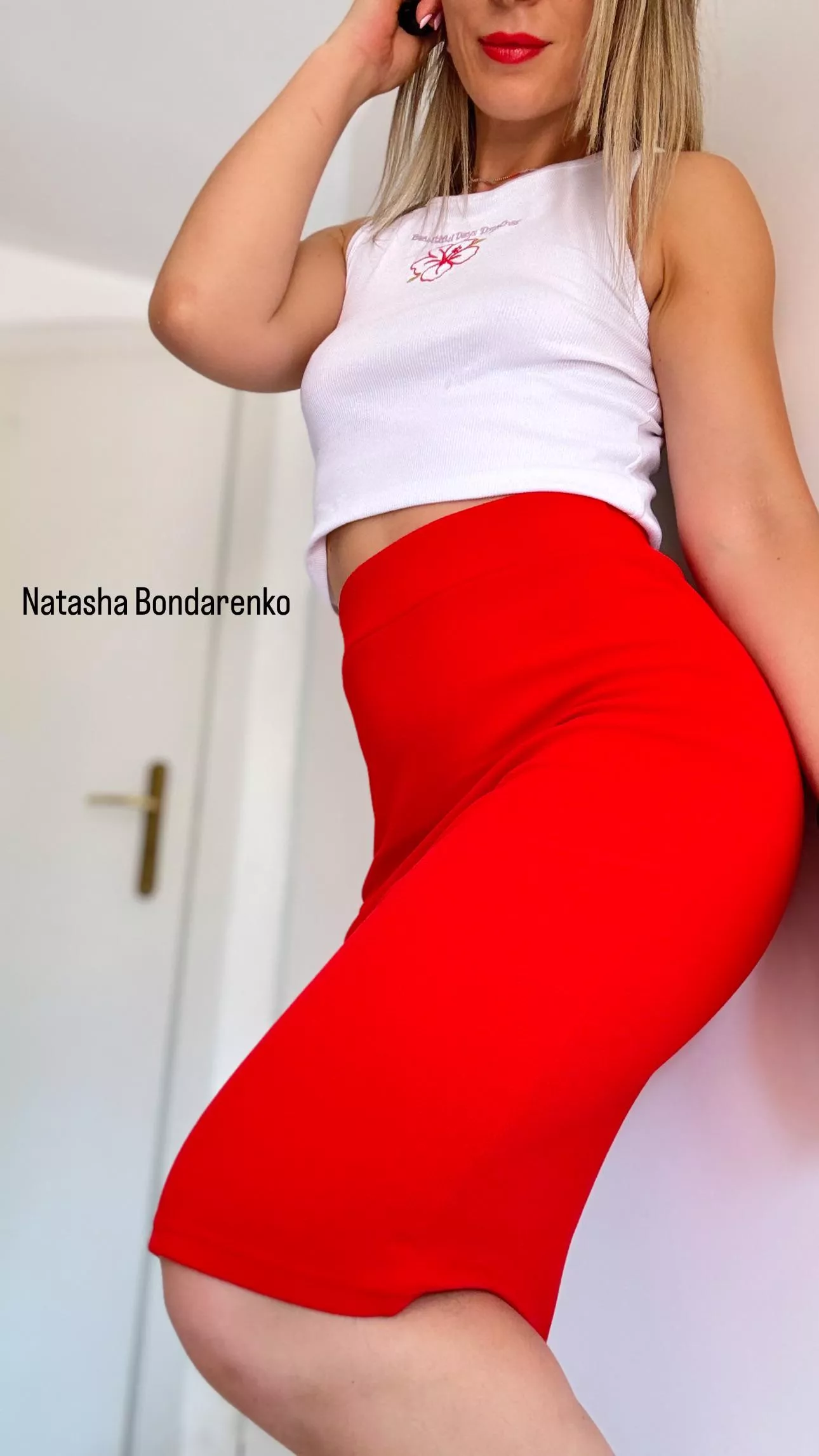 Your ladies in red and pencil skirt 💋 posted by NatyBond_OF