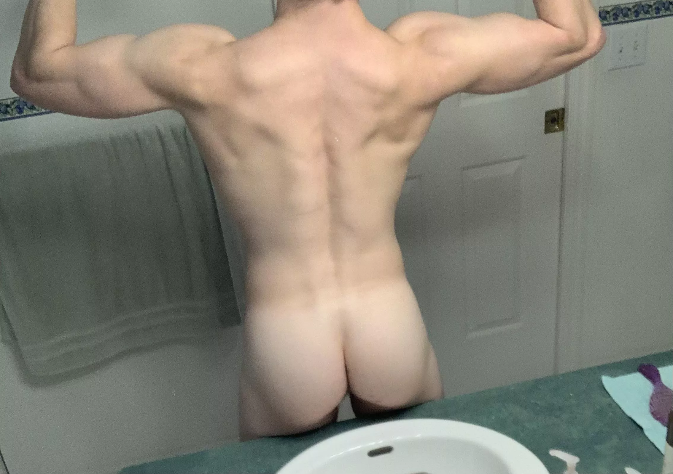 20 uni athlete love big muscles posted by twunk1315