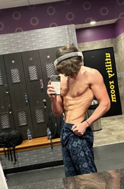 My neighbor complimented my body today :) by DylanFaron