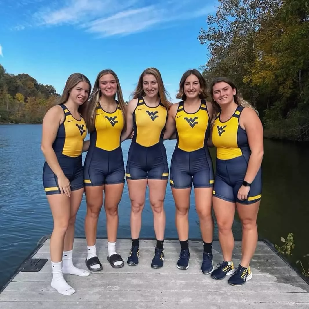 [5] Which rower for a handjob? posted by tossawy135