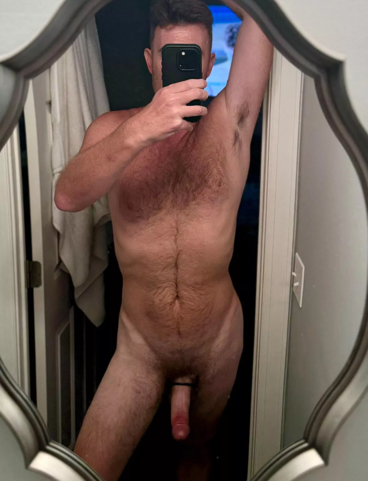 6ft5 and hairy  posted by Acable8