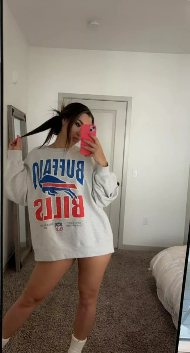 @bella_lola6 posted by bustylolabella