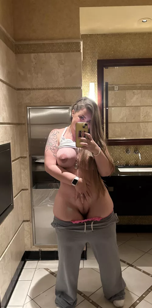 Curvaceous mom bod (f) with a phat kitty  by NikkiNeedsMore