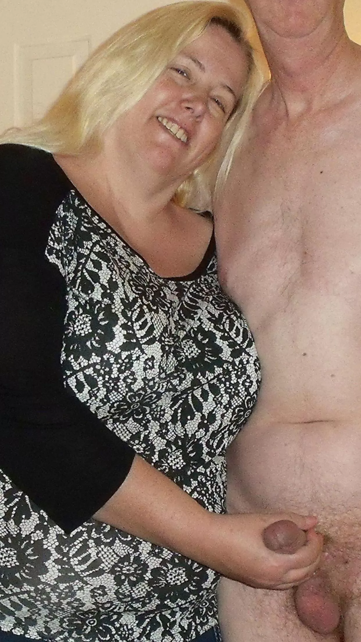 Get a good CFNM grip! posted by Gtoboy20042