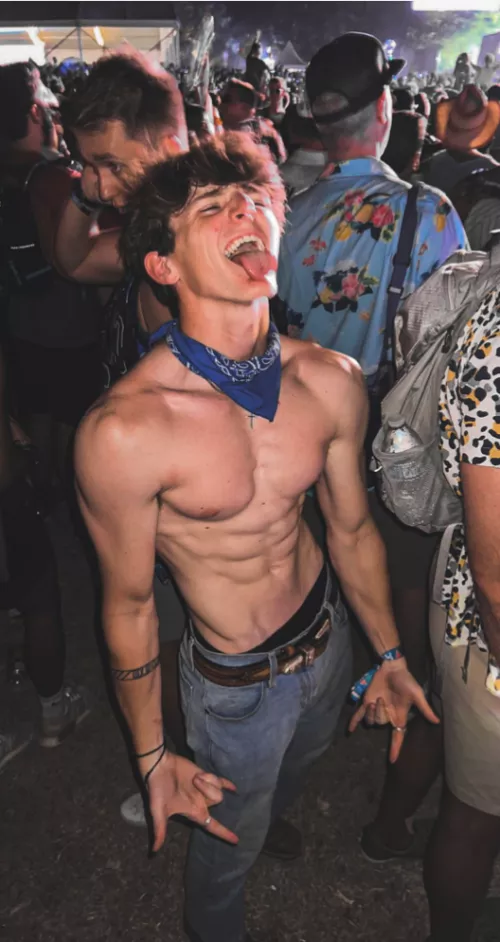 I wish you guys would appreciate my body more by DylanFaron