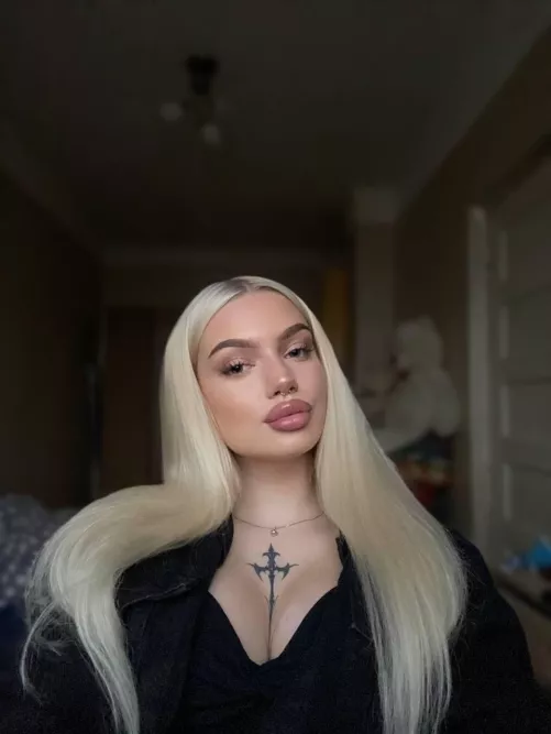 Lips who will take you to heaven  by baby1rat