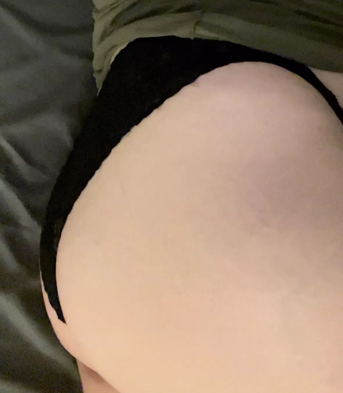 Love lace on Mondays 😏 posted by JustMILFingIt320