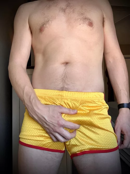 Man Bulge Monday by beerzNbriefz