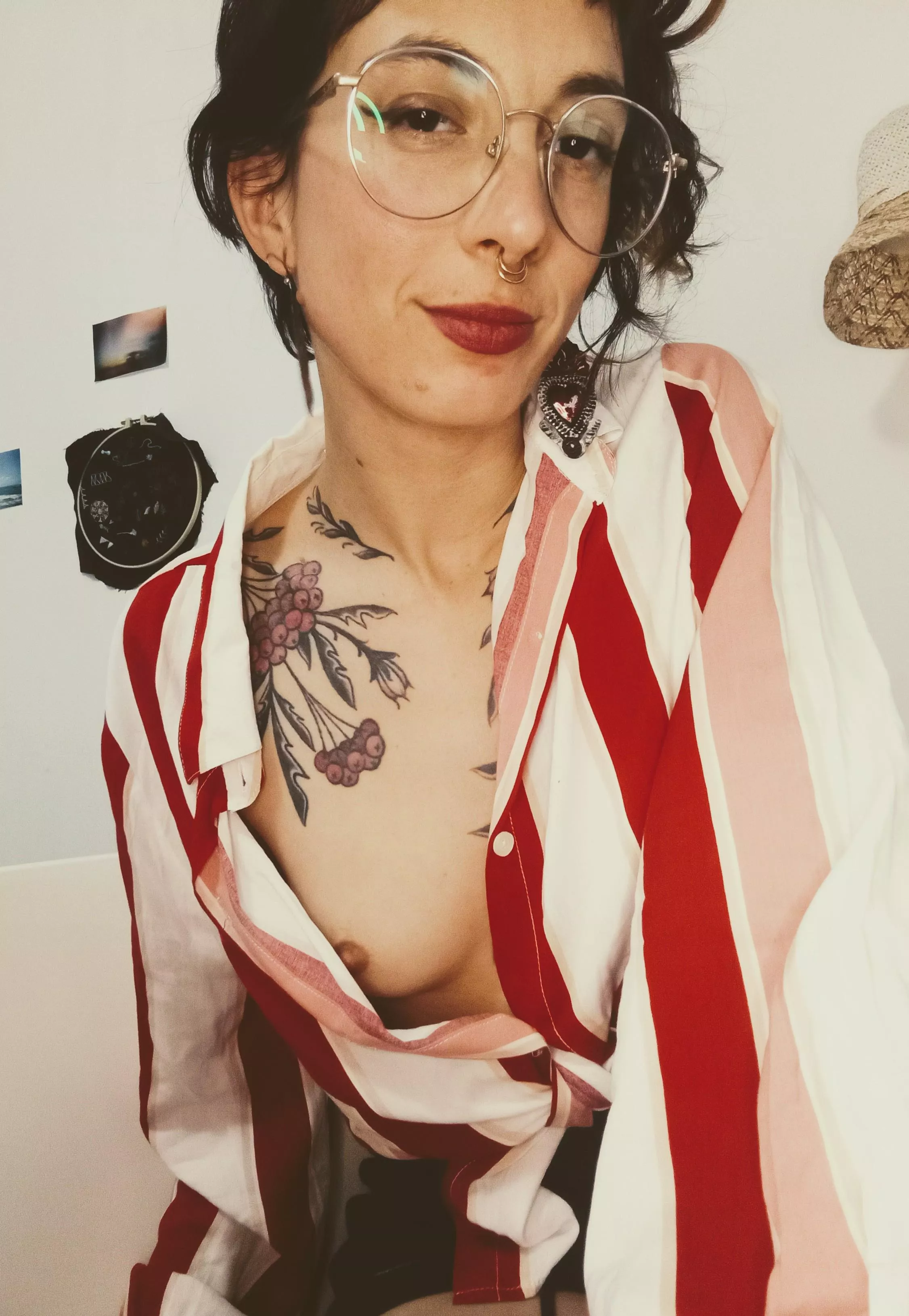 One boob out posted by tuttifuckiingfrutti