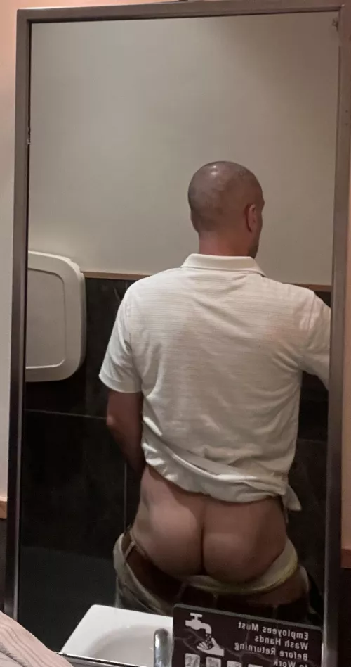 Work bathroom by x123456gy