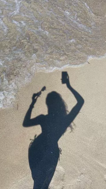 a lonely girl took a photo on shadow posted by Babymoto333