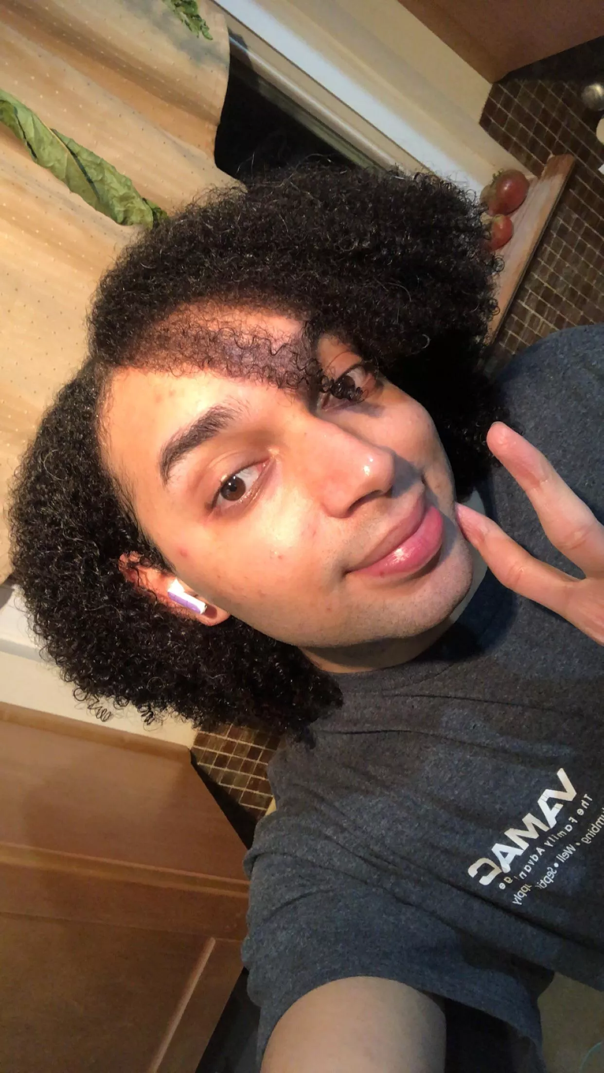 anyone wanna hang out? :3 posted by _albebe