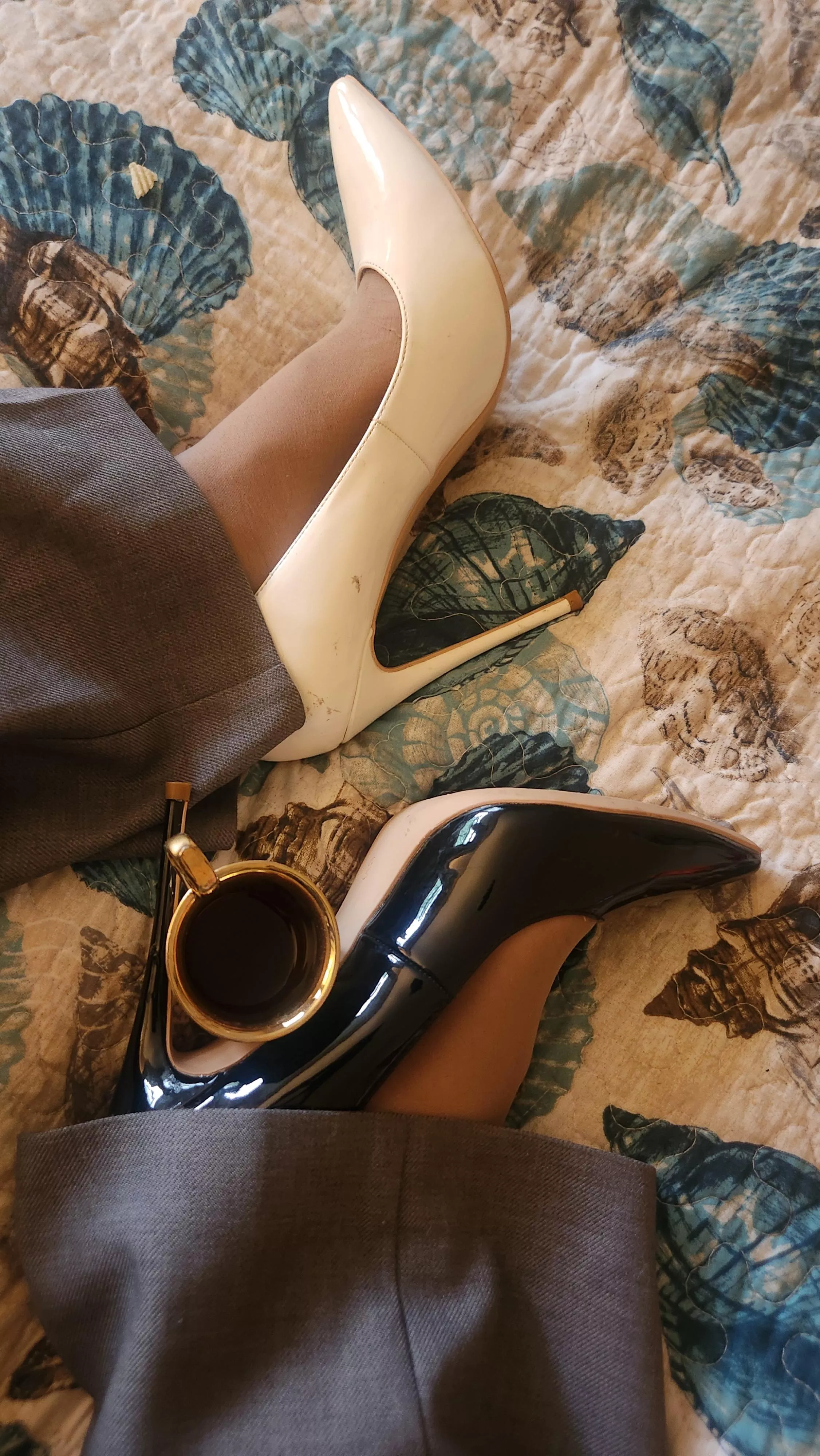 Black or white either wah happy tuesday!!! posted by micheleferlisi