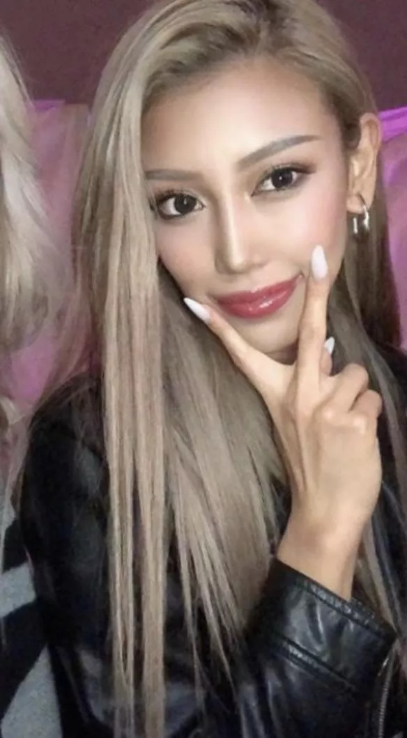 Do you like her?? posted by dyeeeekey