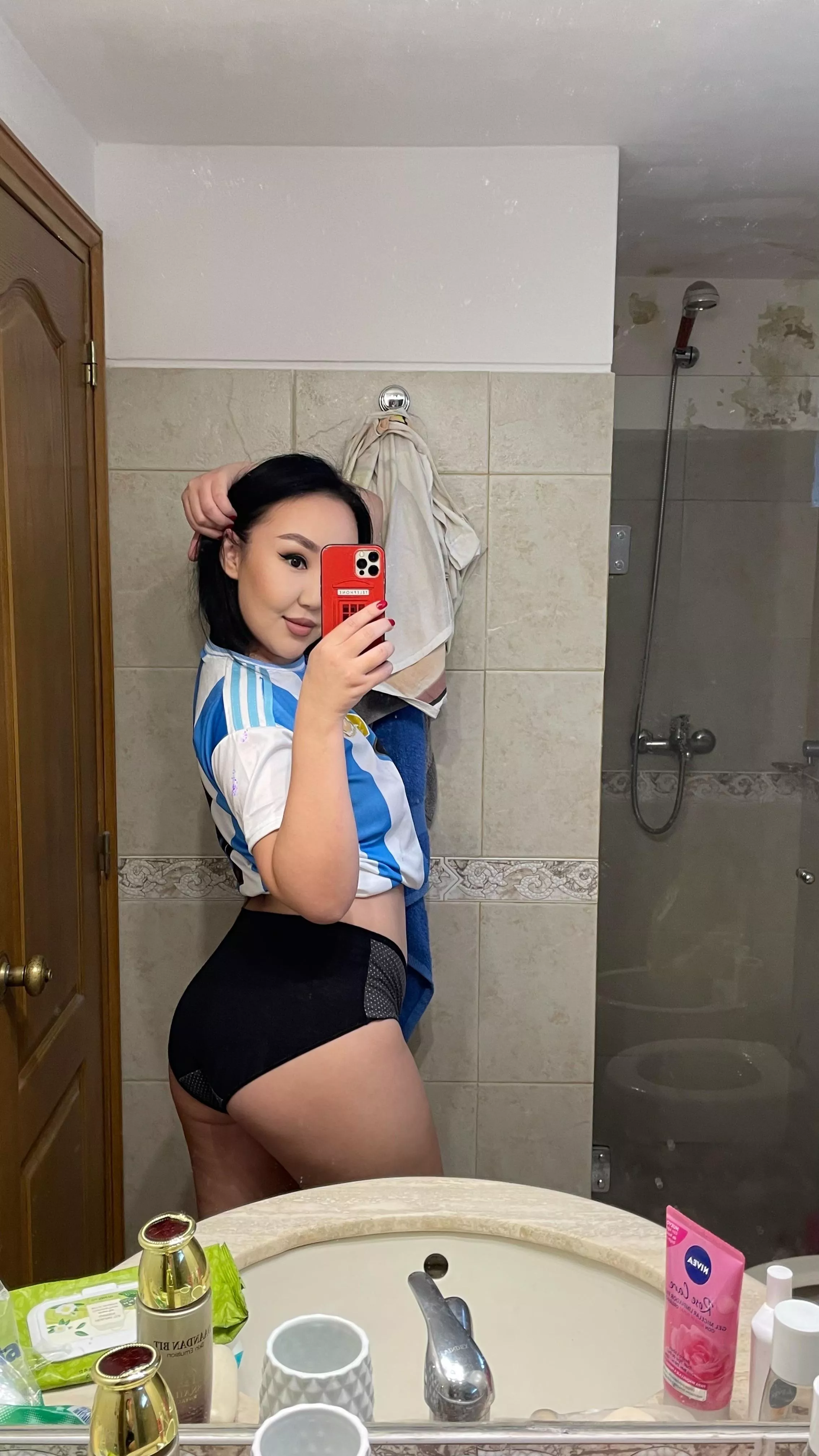 Do you think I look sexy? posted by Visible_Cold7473