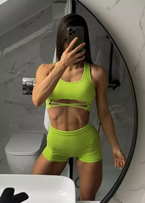 fit abs posted by linasphysiquex