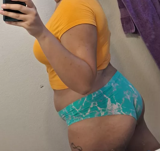 Hope your day's going better than mine [F] by Ellieerotica2