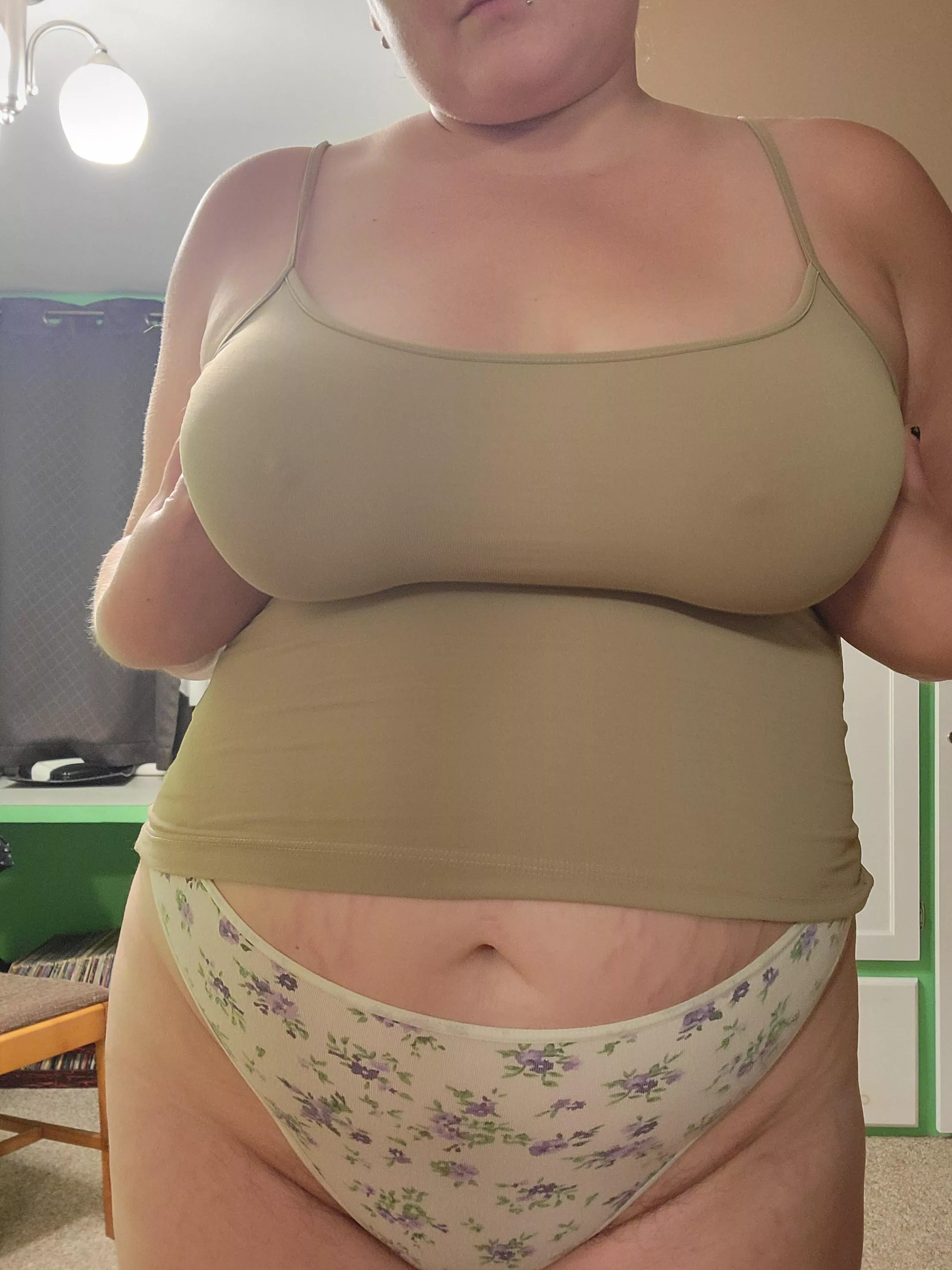 I love flowers, don't you?  posted by ZoraMaySilver