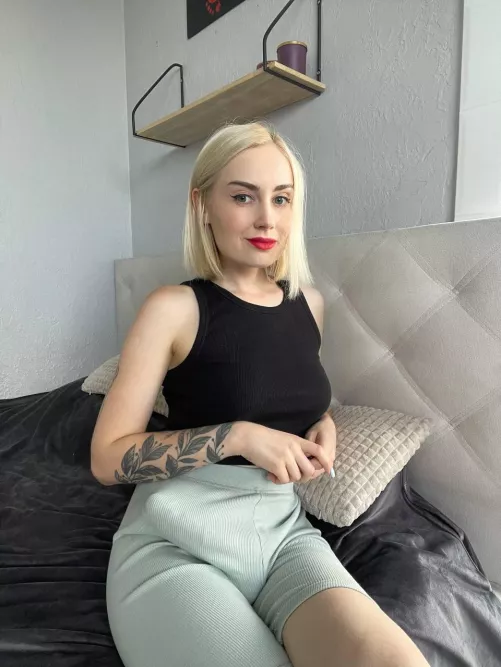 If I went on a first date with a boner in my pants. How would you react? by SweetieHottieSoul