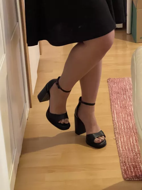 Love my new heels by Handfeet69