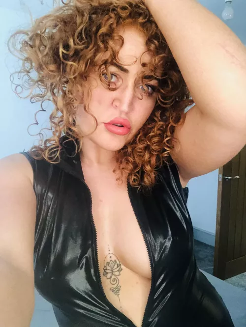 Zip me up or zip me down? by ObedientTablespoon