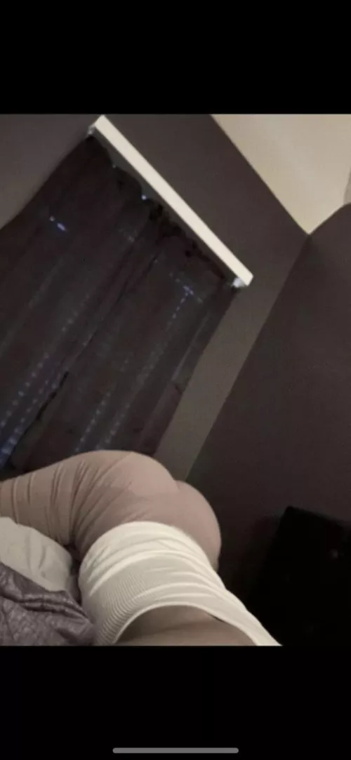 20 smooth bttm:) hmu for ageplay:) dm asl  by Impressive_Signal899