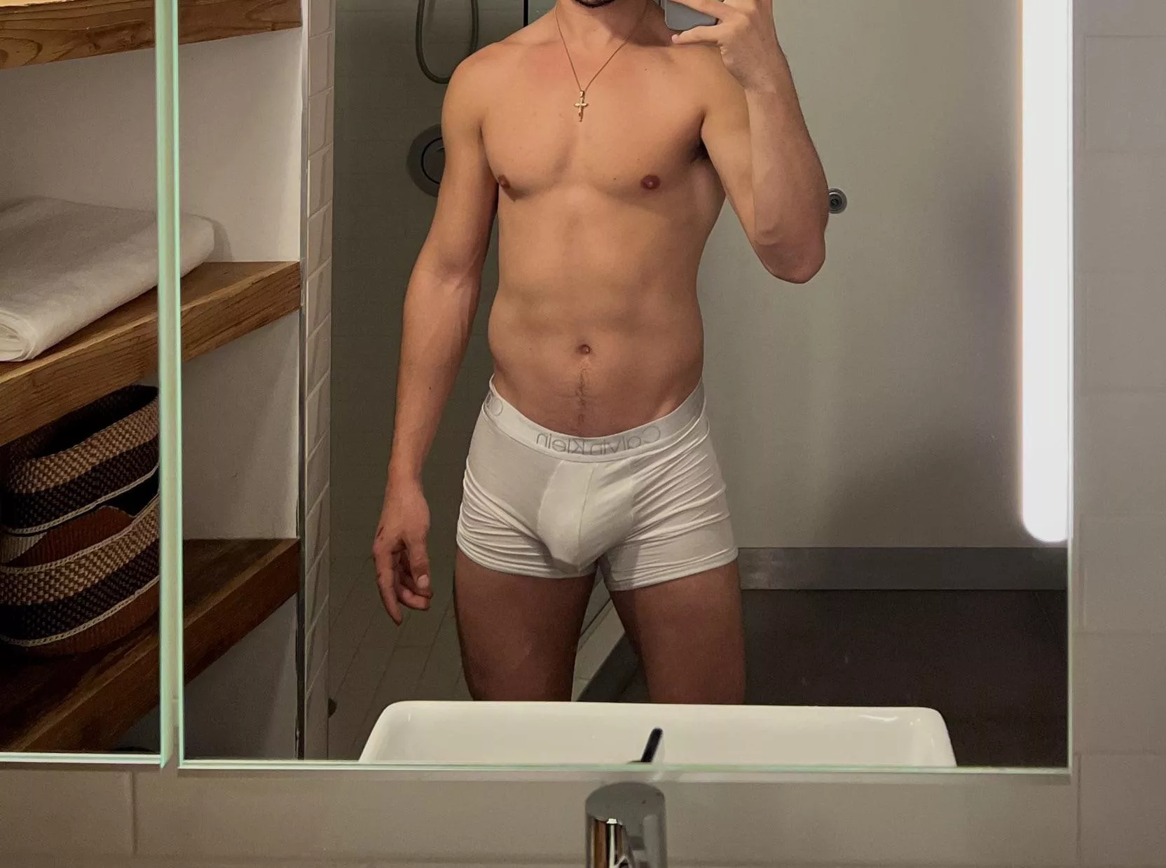 28 m USA. Working from home. Dl curious. Masc fit. Into other fit guys. Hot dads. Armpits are hot. Kinky. Dm me posted by No-Initiative-4091