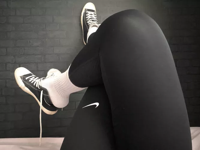 Crossing my legs for you ☺️ by somewhore_