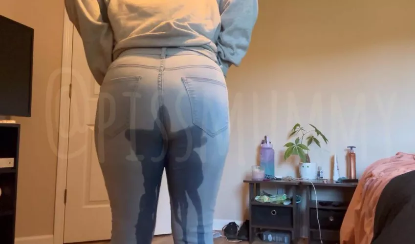 Do you like girls that piss their pants?  by pissmummy