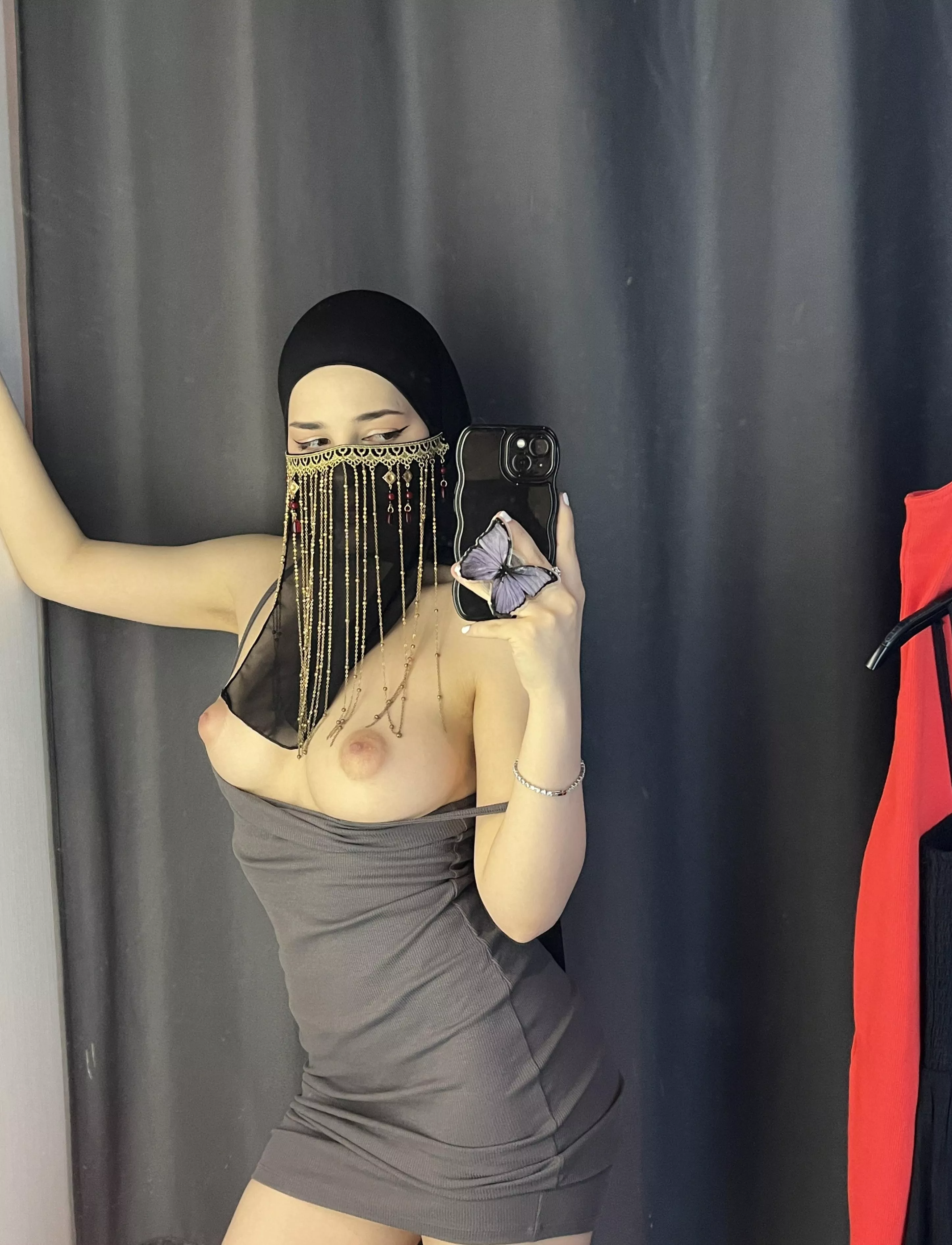 Do you think this dress would fit me posted by Lara_xoe