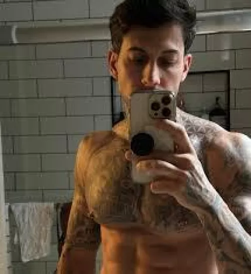 Does anyone have pictures from Gino's OnlyFans? Please dm me if you do  by J0RDO020305