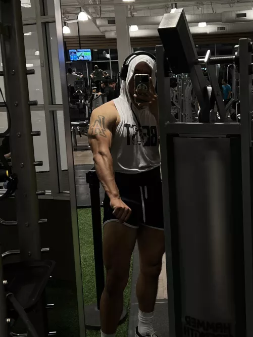 Great lighting.  by AdonisFit69