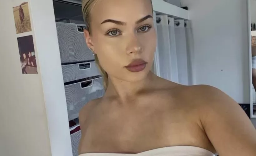 You can stare at me by Fun-Freedom1019