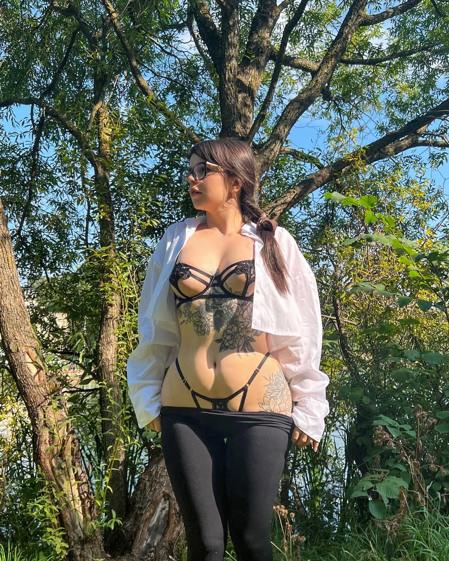 As you can see, I am a modest girl - especially in public places. Heh posted by Wintaileynel