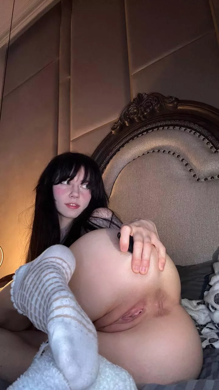 Eat or fuck my ass posted by YourSmallDoll