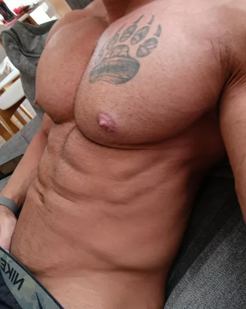 Friday chillaxing  by muscletrunks